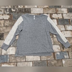 FN by Flora Nikrooz Medium Heathered Gray Lace Sleeve Top